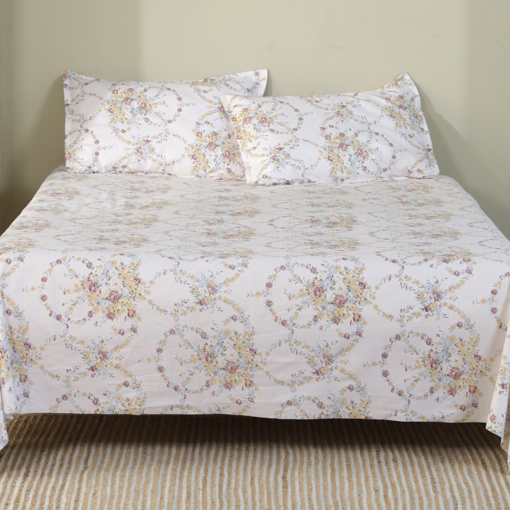 Rose King XL Bedsheet with 2 Pillow Covers 100% Cotton 160 TC Floral Wreath Cream