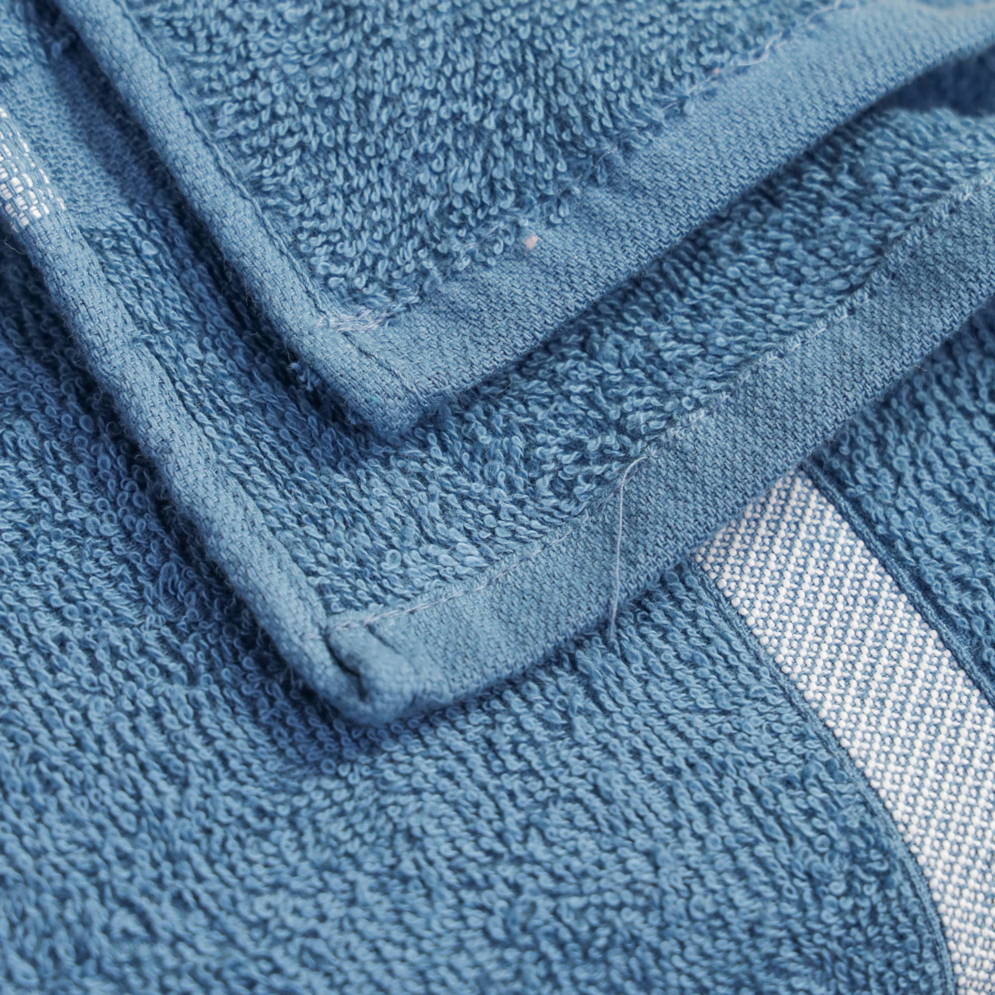 Daisy Bath Towel 100% Cotton 360 GSM Single Border Blue