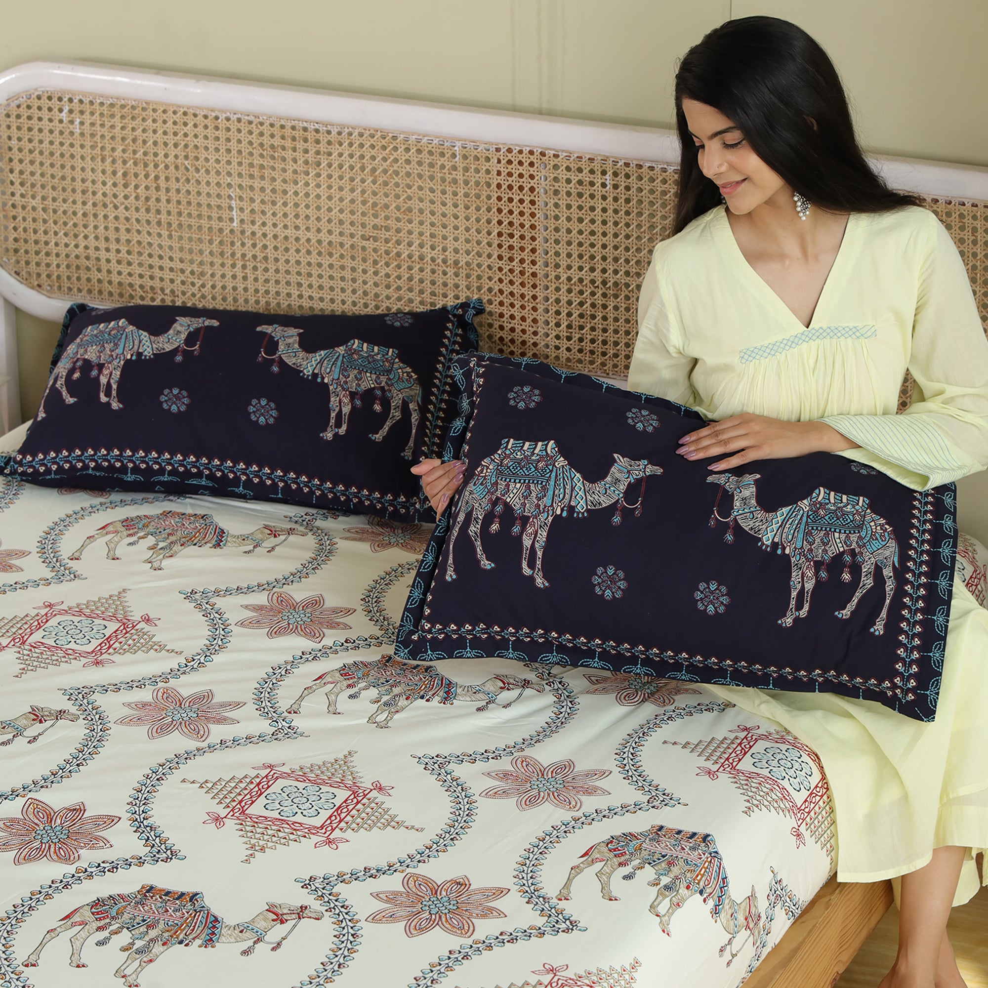 Jaipur Bagh Queen Fitted Sheet with 2 Pillow Covers 100% Cotton 120 TC Kashida Print Blue