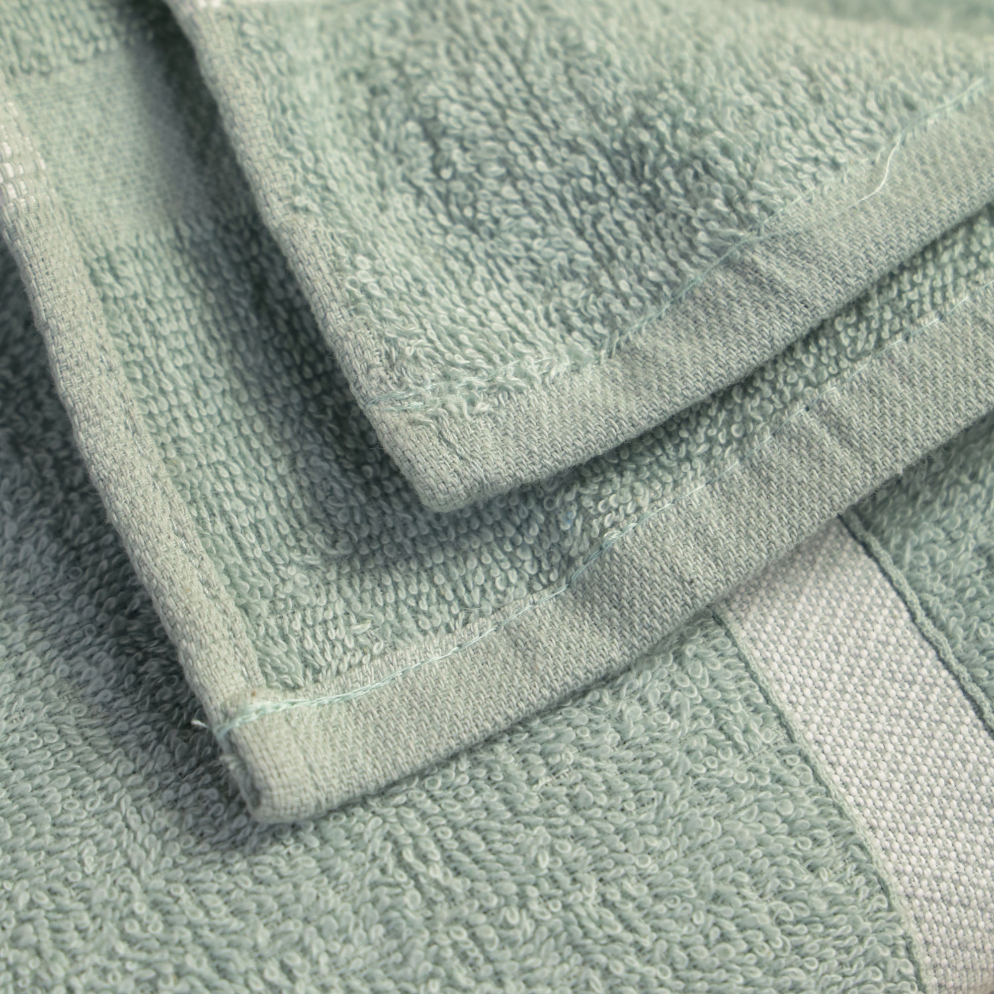 Daisy Bath Towel 100% Cotton 360 GSM Single Border Mint